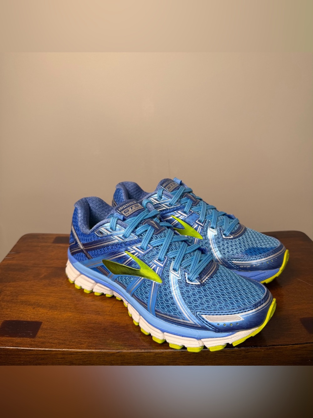 Brooks Adrenaline GTS 17 Women’s 6.5 B Blue Lime Running Shoes 1202311B464